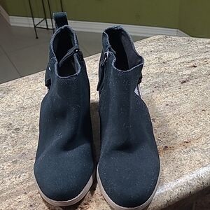 Toms Lea Black Suede Round Toe Ankle Booties Size 7.5